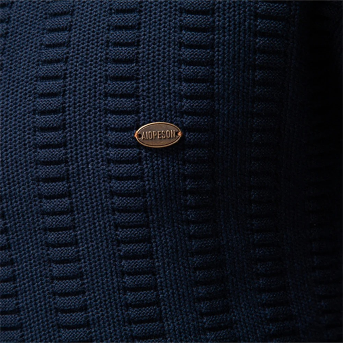 The Cotswold – Pull homme à col zippé en maille chaude