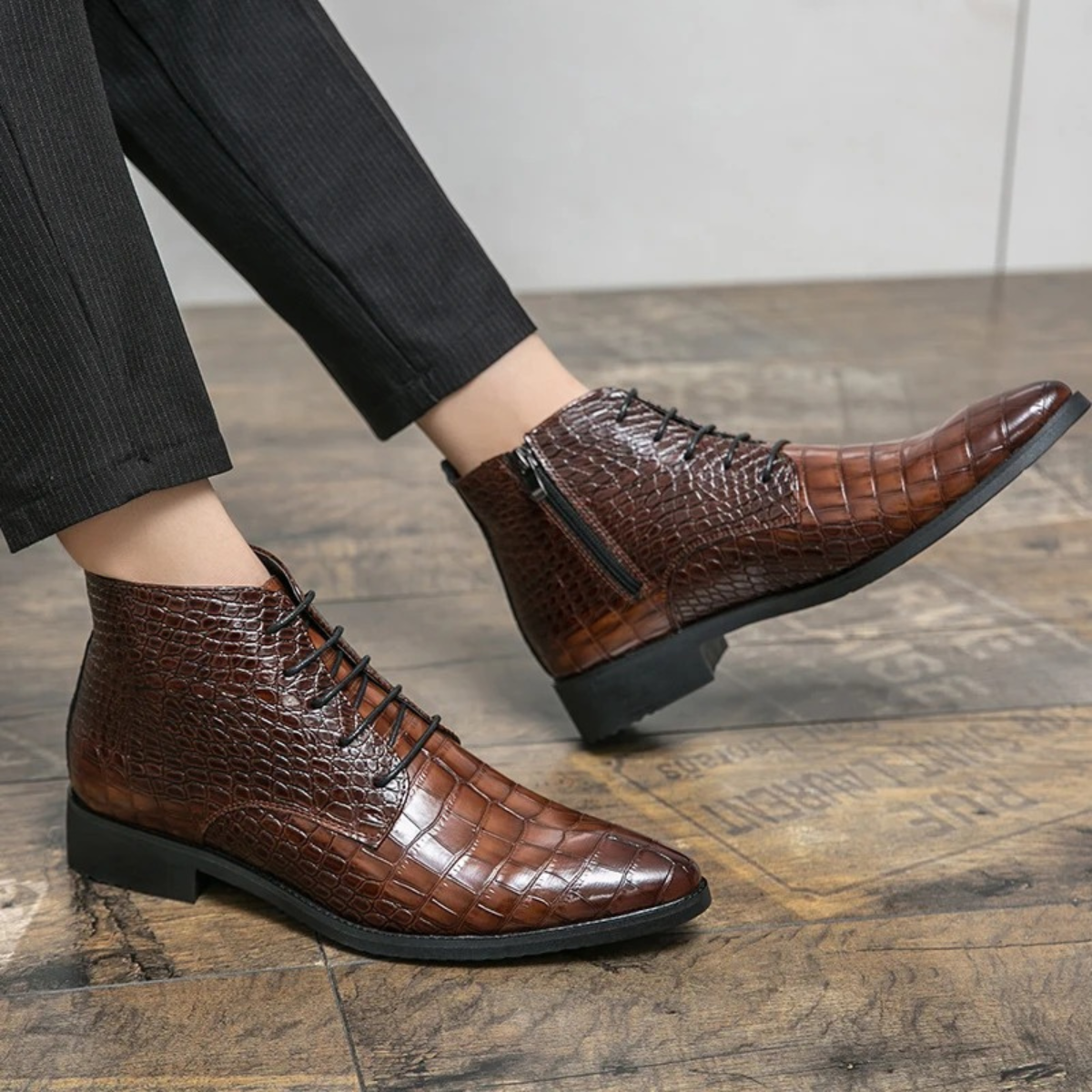 The Orvieto Bottines en Cuir à Motif Crocodile pour Homme – Marron
