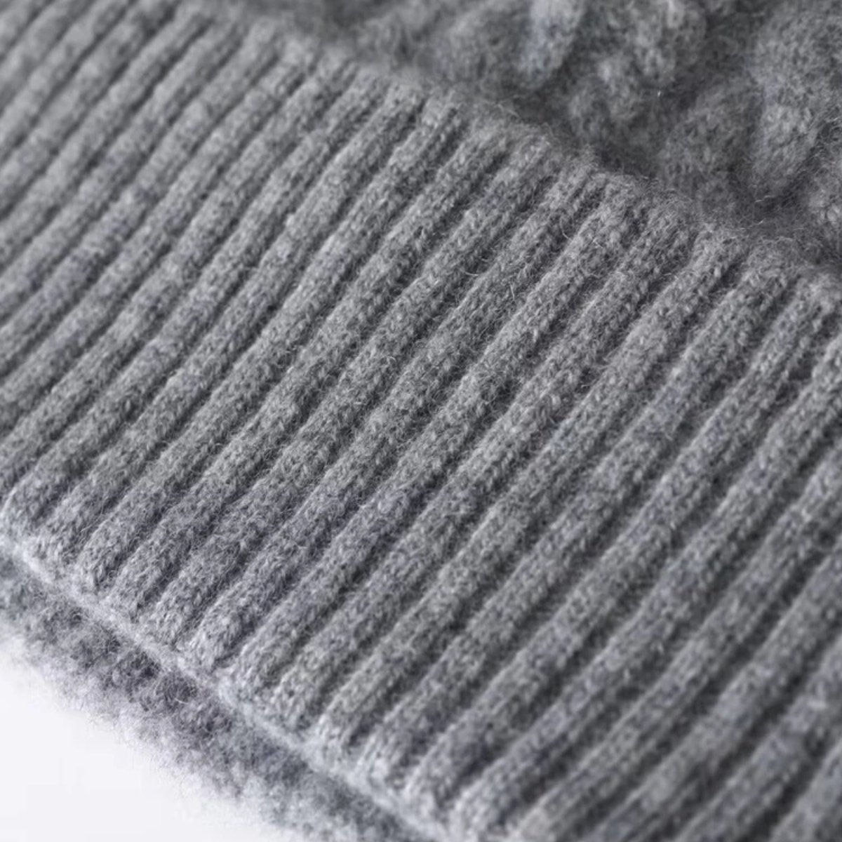 The Kingsley Le Bonnet en Cachemire Côtelé Classique Homme