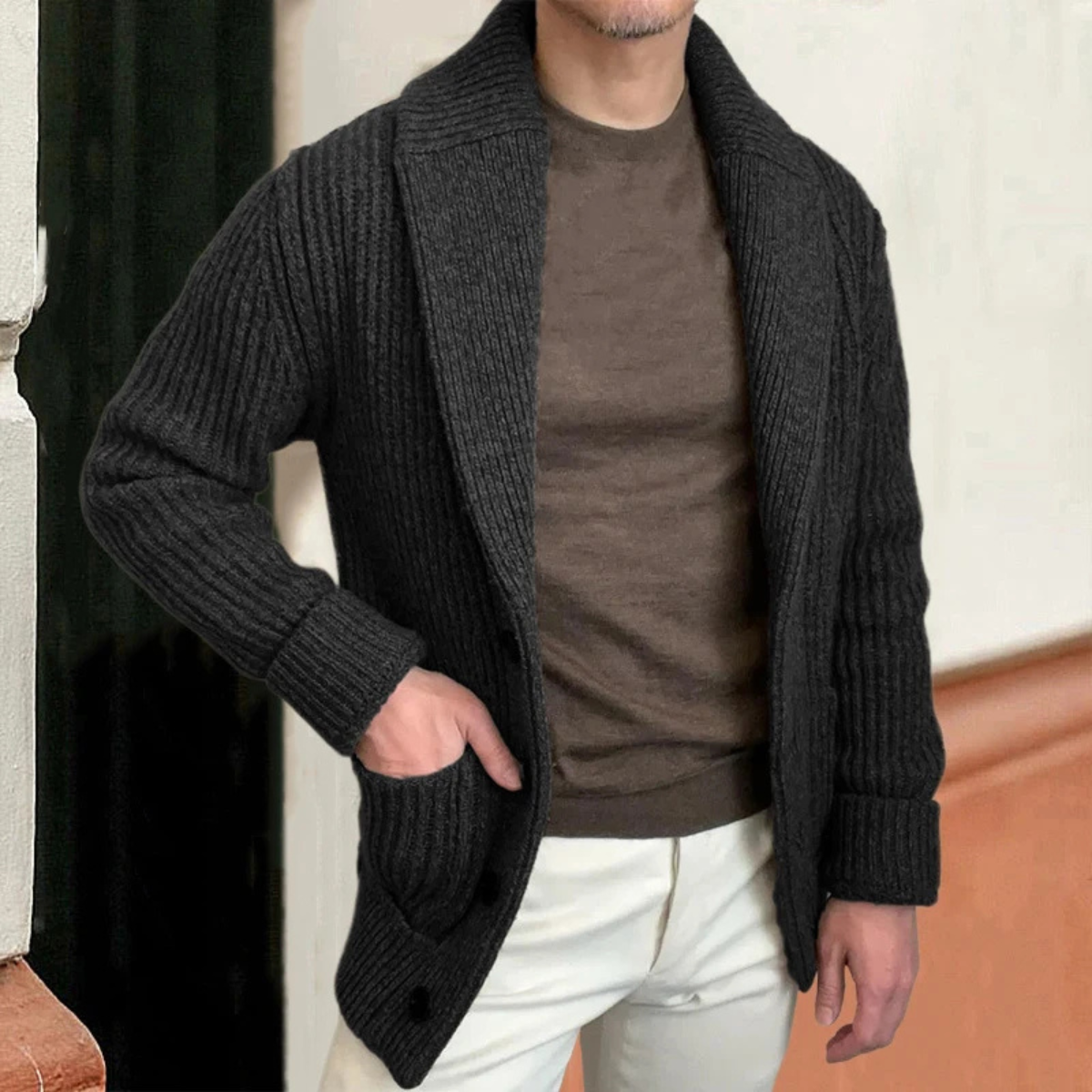 The Aldercrest - Cardigan à col châle tricoté pour homme avec gros boutons
