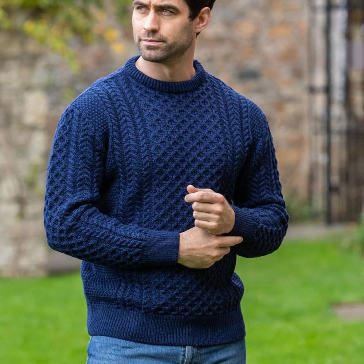 The Donegal Pull irlandais en maille torsadée pour homme style authentique et chaleureux