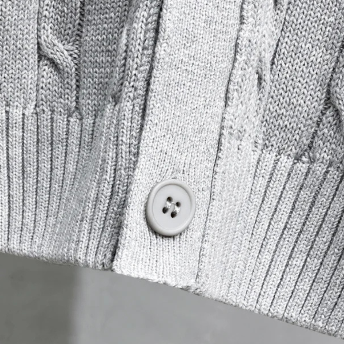 The Rochester - Cardigan Classique à Boutons en Tricot Câble pour Homme