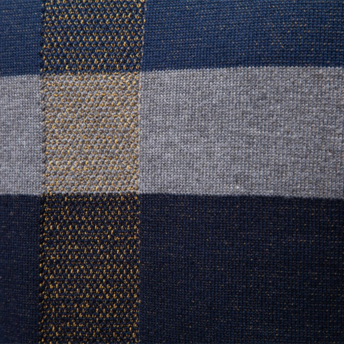 The Peterborough - Le Pull Tricoté à Carreaux Contrastés