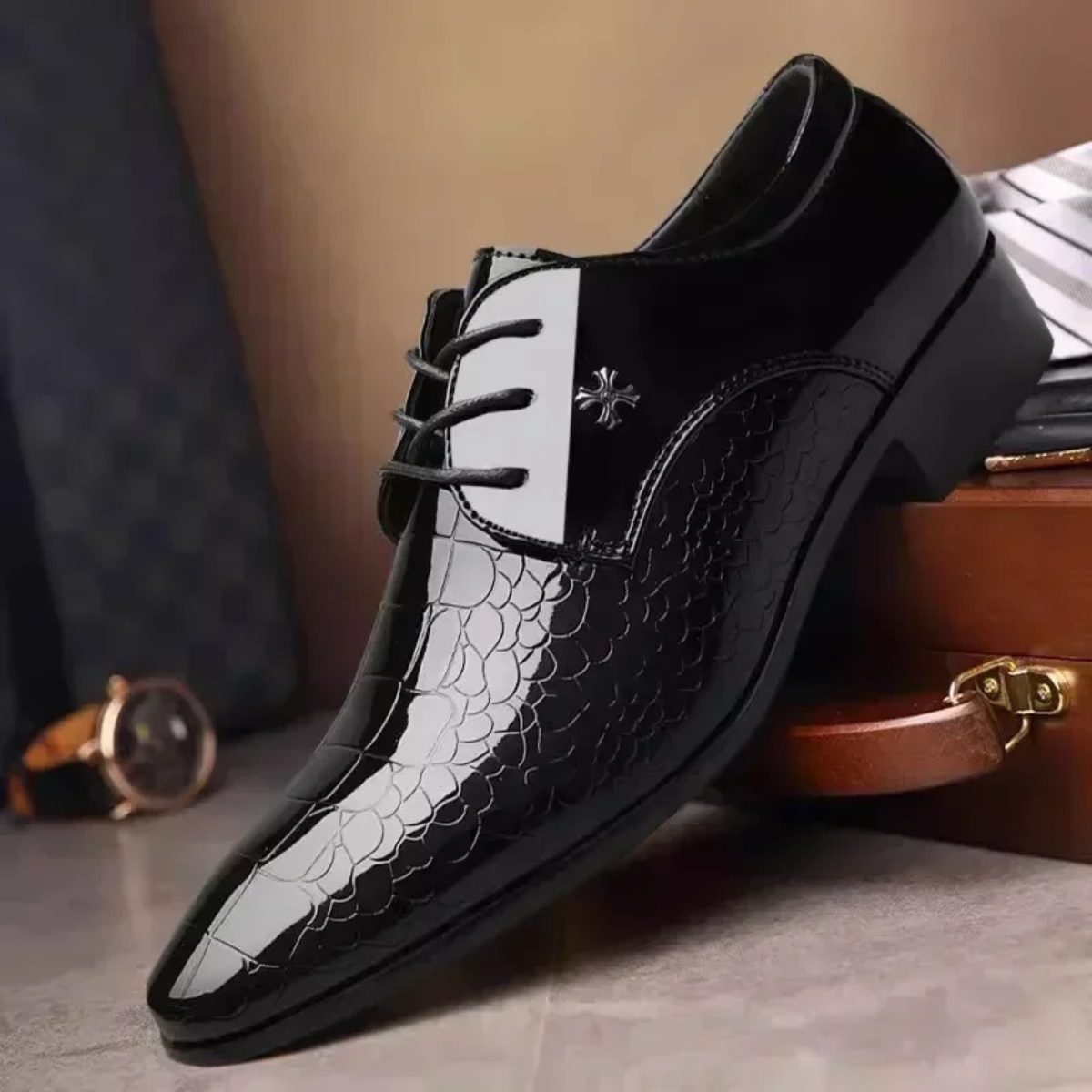 The Bardolino - Chaussures habillées pour homme en cuir verni brillant à bout pointu