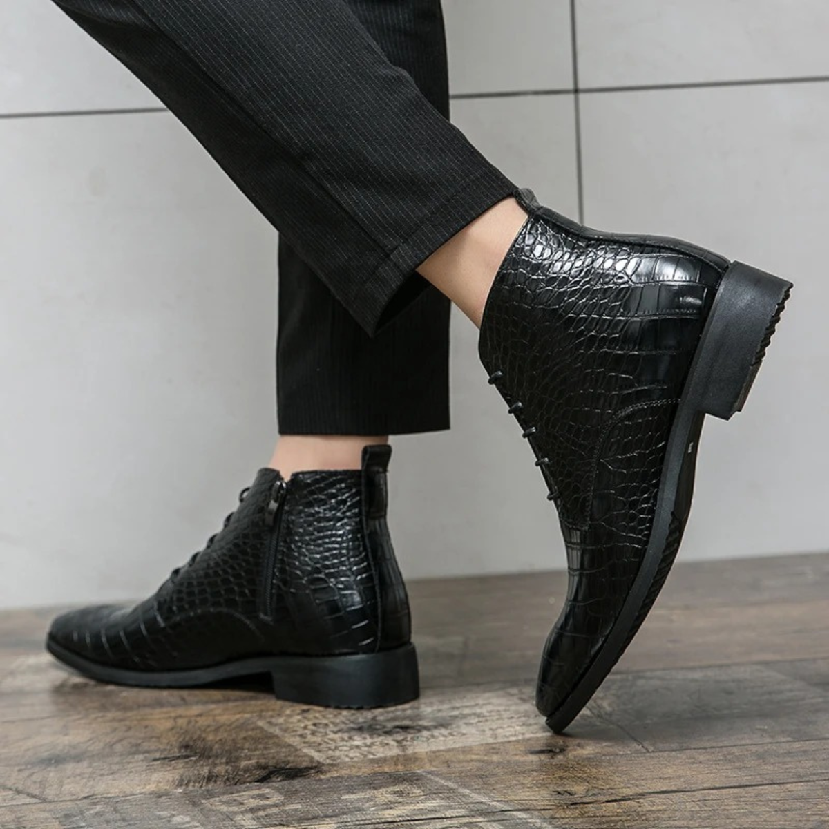 The Stromboli Bottines en Cuir à Motif Crocodile pour Homme – Noir